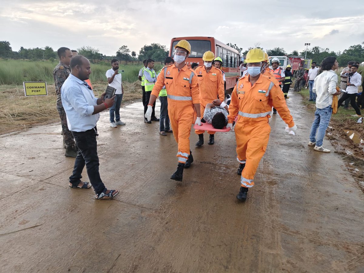 09NDRF's tweet photo. An #Emergencyexercise held at deoghar airport by Airport authority under the supervision of CEO ,#Deoghar Airport Limited. Different Stake holders i.e ATC, #AIIMS , DFS, DDMO deoghar, IB & #JharkhandPolice Participated in this exercise. https://t.co/Xpuas1pPvQ
