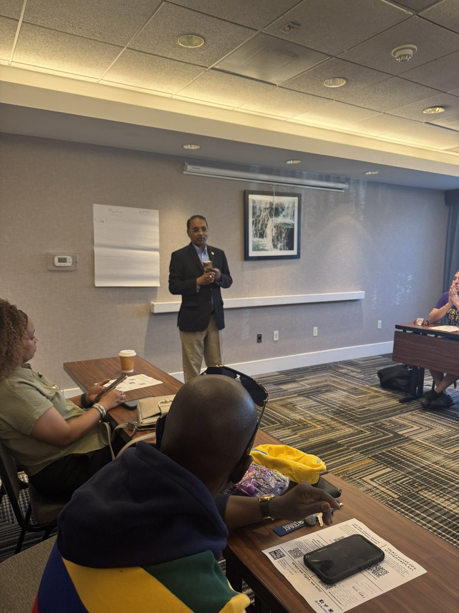 Senator Kannan Srinivasan (@kannanforva) on Twitter photo I was proud to join <a href="/32BJSEIU/">32BJ SEIU /// #BuildingJustice 🧹✊🏽</a> and Dulles airport workers for their membership meetings. Thank you to the workers who keep our airports running—and for your fight for fair wages, labor standards, and respect on the job. I stand with you. I was proud to join <a href="/32BJSEIU/">32BJ SEIU /// #BuildingJustice 🧹✊🏽</a> and Dulles airport workers for their membership meetings. Thank you to the workers who keep our airports running—and for your fight for fair wages, labor standards, and respect on the job. I stand with you.