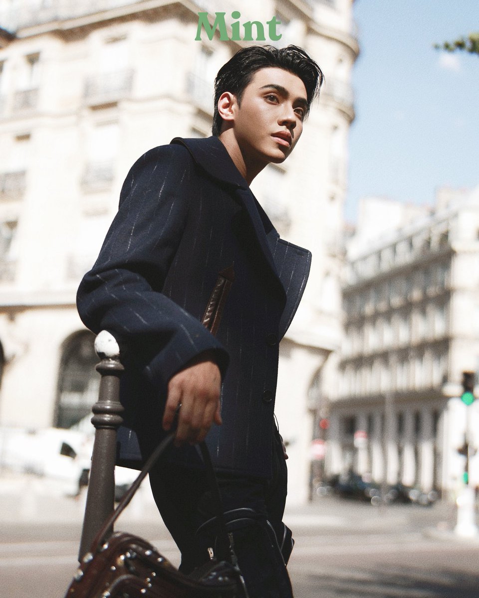 mintmag_th's tweet image. ปารีสสะเทือน! #MintReports ส่งภาพหล่อ ‘ภีมวสุ‘ #BUSbecauseofyouishine ลุคหล่อพร้อมร่วมฉลองเปิดแกลอรี่ใหม่ของ Acne Studios ณ งาน Acne Paper Palais Royal💚

PEEMWASU VISIT ACNE PAPER 

#AcneStudiosxPEEMWASU 
#MintxBUSinPFW 
#BUSbecauseofyouishine 
#PEEMWASU 
#AcneStudios…