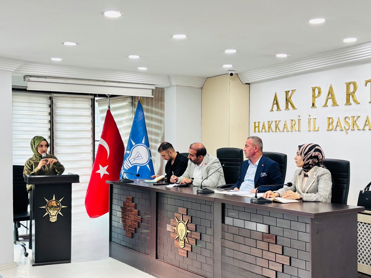 AkGencHakkari's tweet photo. 📍AK Parti Hakkari İl Başkanlığı 

İl Başkanımız Sayın @KayaZeydin Başkanlığında gerçekleşen, Yönetim Kurulu Olağan Toplantımıza, İl Gençlik Kolları Başkan Vekilimiz, Sayın @Dogansayn__ katılım sağladı.

Toplantımızın, hayırlara vesile olmasını dileriz.

#HakkariAkGençlik 🇹🇷 https://t.co/HrsZC2sw9j