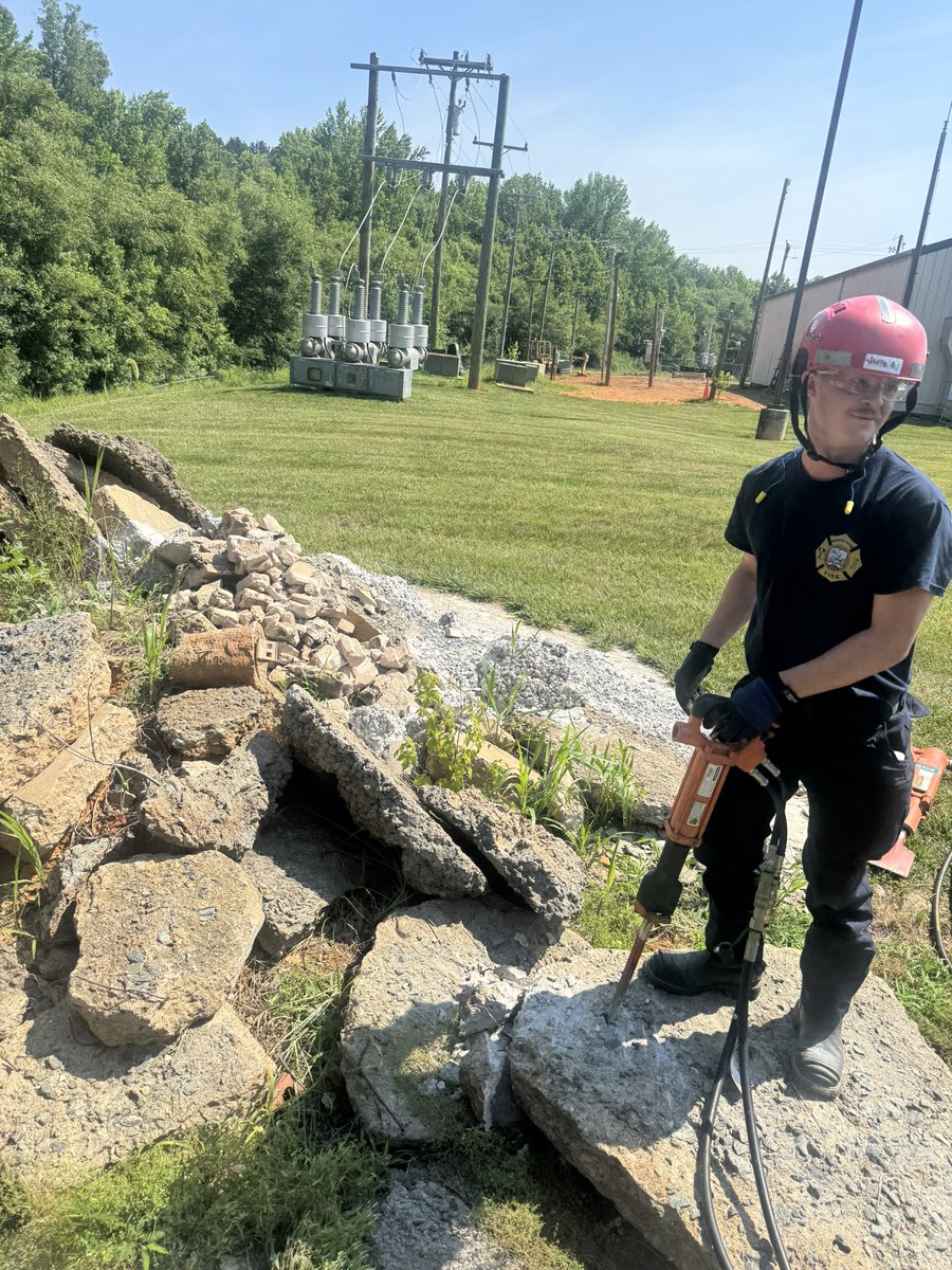 cityofwsfire's tweet image. 🚧 🚒STRUCTURAL COLLAPSE TRAINING
Members of our USAR team conducted advanced structural collapse operations. This hands-on training prepares us to respond swiftly and safely when every second counts. #USAS #AlwaysReady #TechnicalRescue #WSFire
