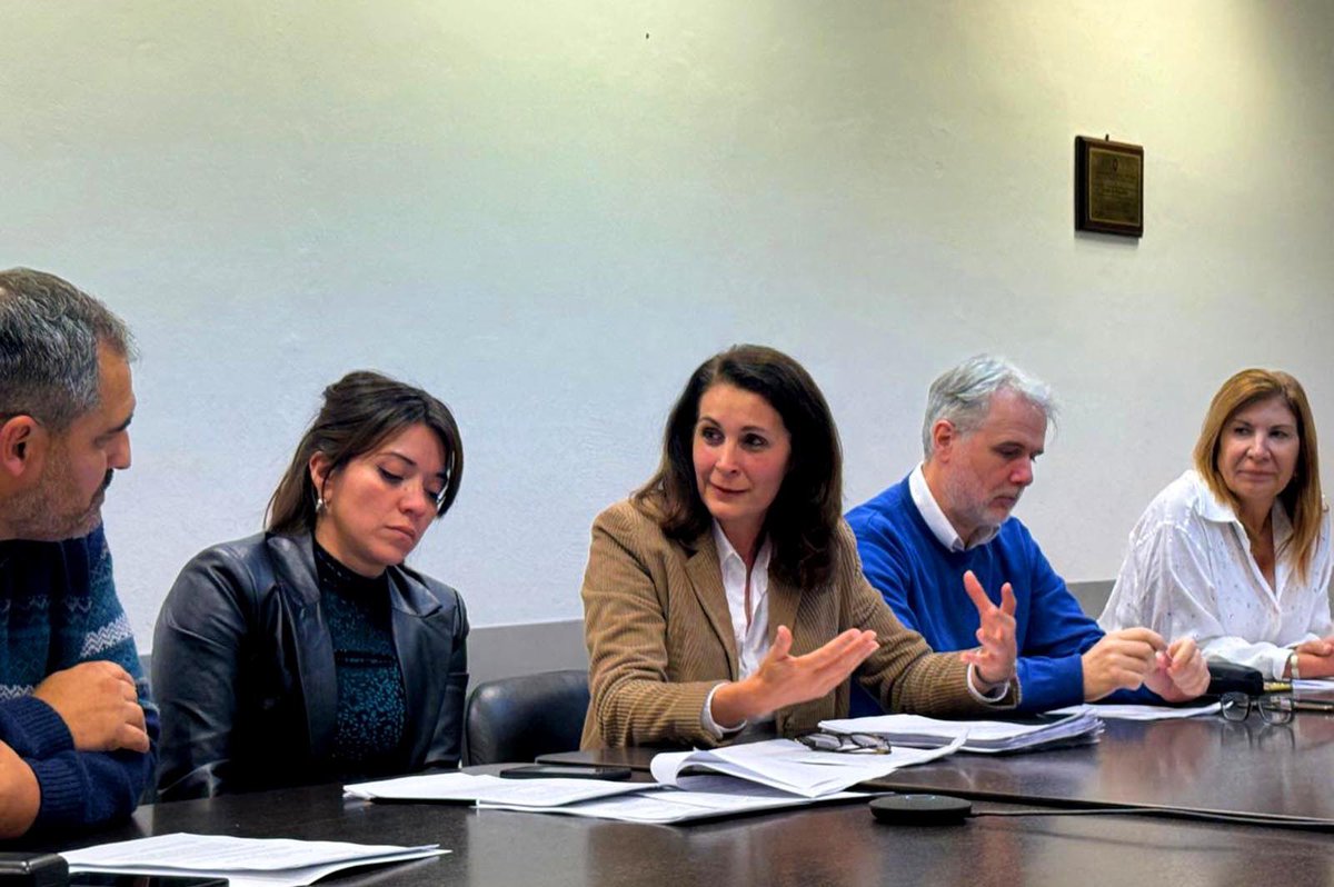 Viviana Dirolli criticó reelecciones indefinidas: “Desconexión de la dirigencia con la realidad”

📣tinyurl.com/23g37jxv

#Entrevista 
#Legislativa