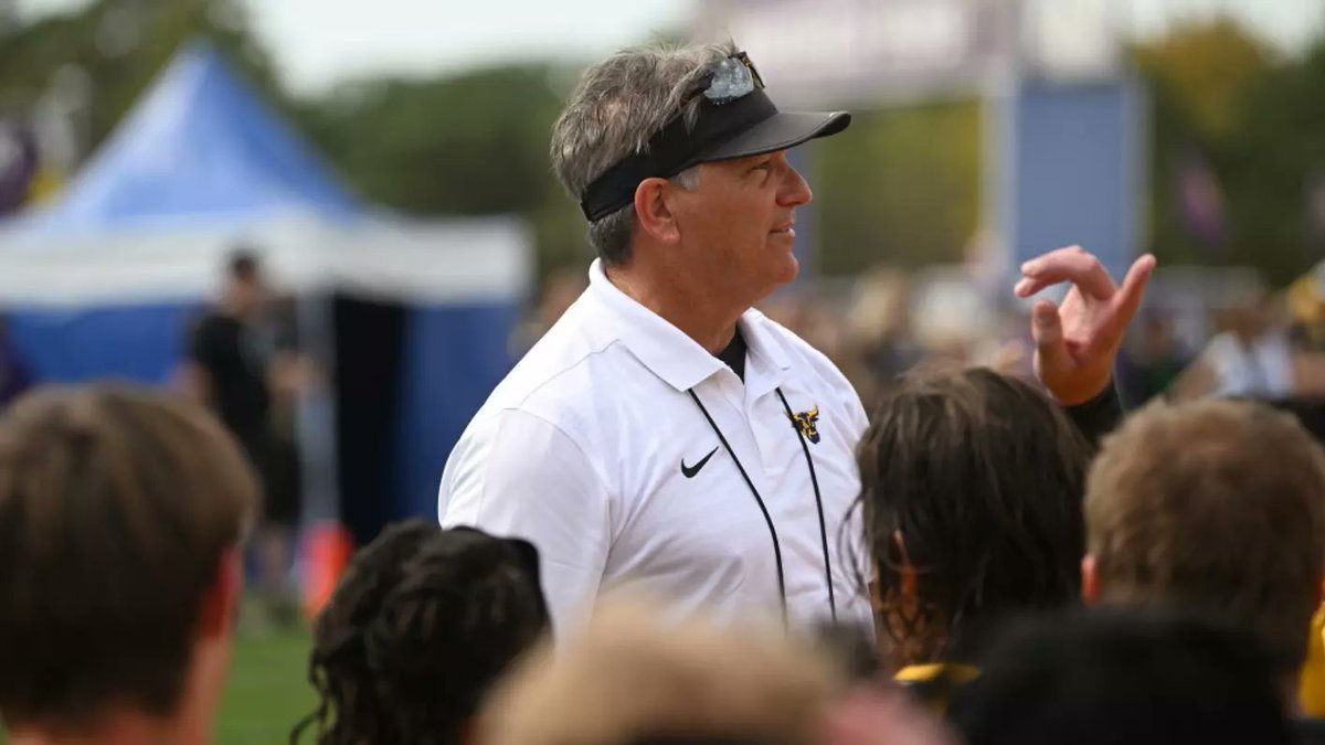 Hoffner Agrees to Contract Extension

🔗: msumavericks.com/news/2025/6/25…
