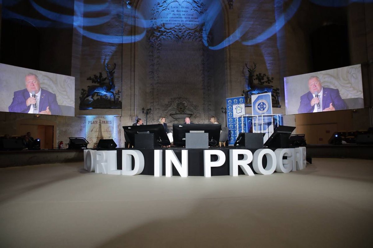 Je remercie <a href="/xavierbertrand/">Xavier Bertrand</a>, président de la région Hauts de France pour l’organisation des Assises régionales de la défense à Chantilly 🇫🇷

➡️ L’occasion d’échanger sur les grands enjeux de l’industrie de défense aux côtés de Fanny Turgis et Olivier Sichel.

⤵️