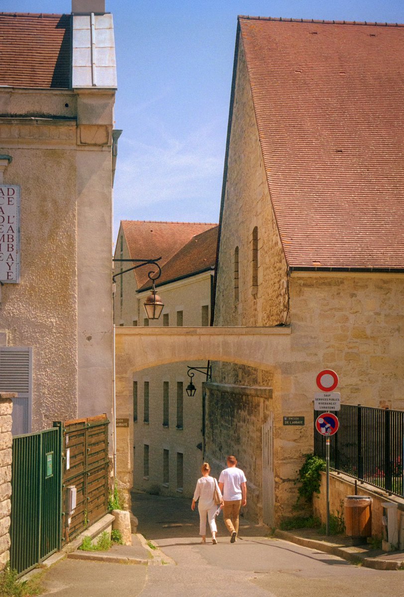 maximevisticot's tweet image. J’ai photographié la Ville de Poissy dans les Yvelines sur film argentique 🎞️