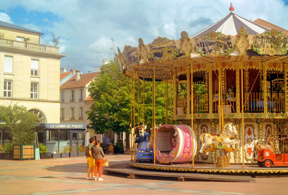 maximevisticot's tweet image. J’ai photographié la Ville de Poissy dans les Yvelines sur film argentique 🎞️