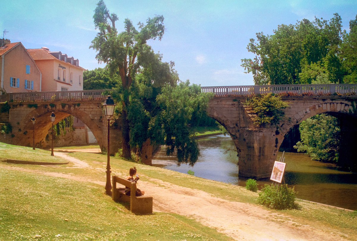 maximevisticot's tweet image. J’ai photographié la Ville de Poissy dans les Yvelines sur film argentique 🎞️