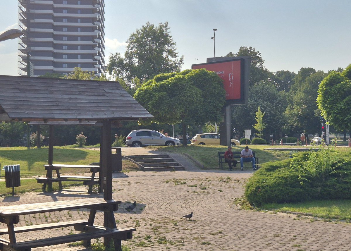 On the importance of shade in public places, vol.22 

 #BeatTheHeat #CityShades