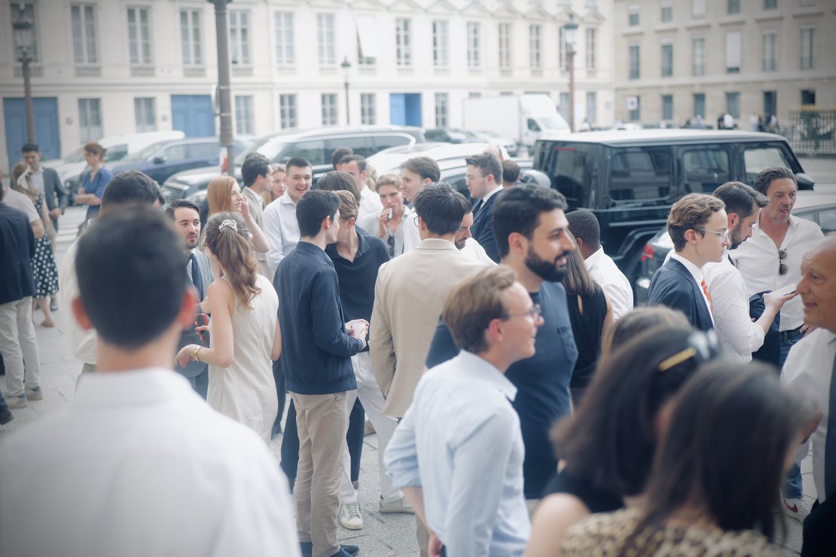 Merci aux nombreux <a href="/jeunesudr/">Jeunes UDR</a> présents ce soir avec <a href="/Lola__Elis/">Lola Elis</a> et <a href="/AlexSaradjian/">Alexandre Saradjian</a> à Paris pour la dédicace de mon livre « Je ne regrette rien ».

Génération de l’union des droites, n’ayez pas peur, engagez-vous ! 🇫🇷