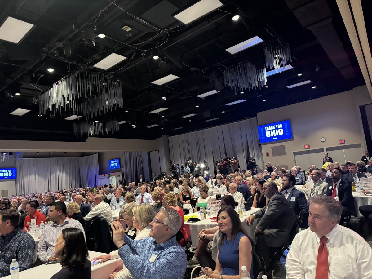 theresagavarone's tweet image. Yesterday, Ohio welcomed home Vice President JD Vance!
Thank you to my good friend @schroedertony for the invitation to join his table at a packed dinner last night as we celebrated the accomplishments of our country with strong leadership from President Trump and Vice President…