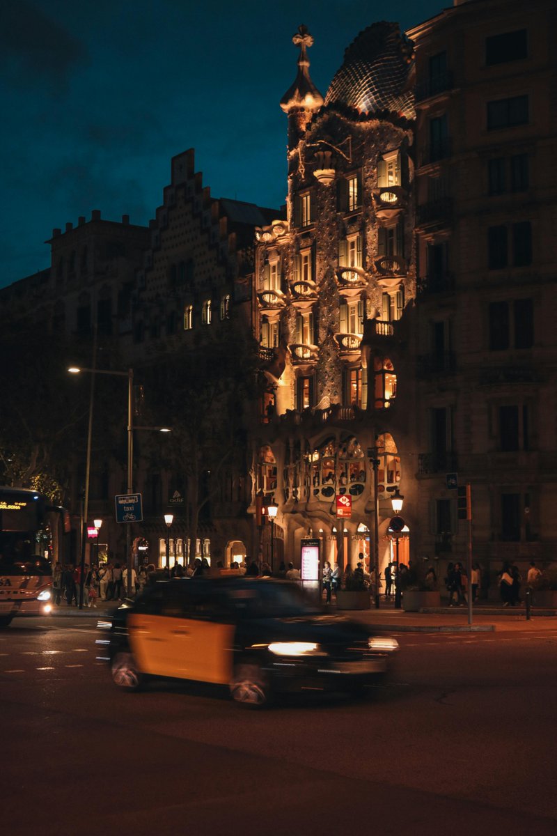 INOUTHostel's tweet photo. 🏛️Just 30 mins from us, @CasaBatlloGaudi is a must-see! Now even more inspiring: it just won a 2025 European Heritage Award for its work on neurodivergent inclusion👏Heritage with values, near us.

📸Unsplash @williamposser_  @axpphotography @_evgeniya__kuzmina_ @thejournalofrose https://t.co/Anp2HRZAk9
