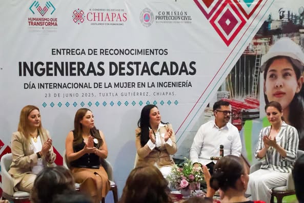 teechiapas's tweet image. 👩‍🔬 Para conmemorar el #DíaDeLaMujerEnLaIngeniería, el Congreso de Chiapas reconoció a mujeres destacadas en ciencia y tecnología. En representación de la Magistrada Presidenta Magali Arellano, asistió la Lic. Elizabeth Cruz del TEECH. #Chiapas #TEECH