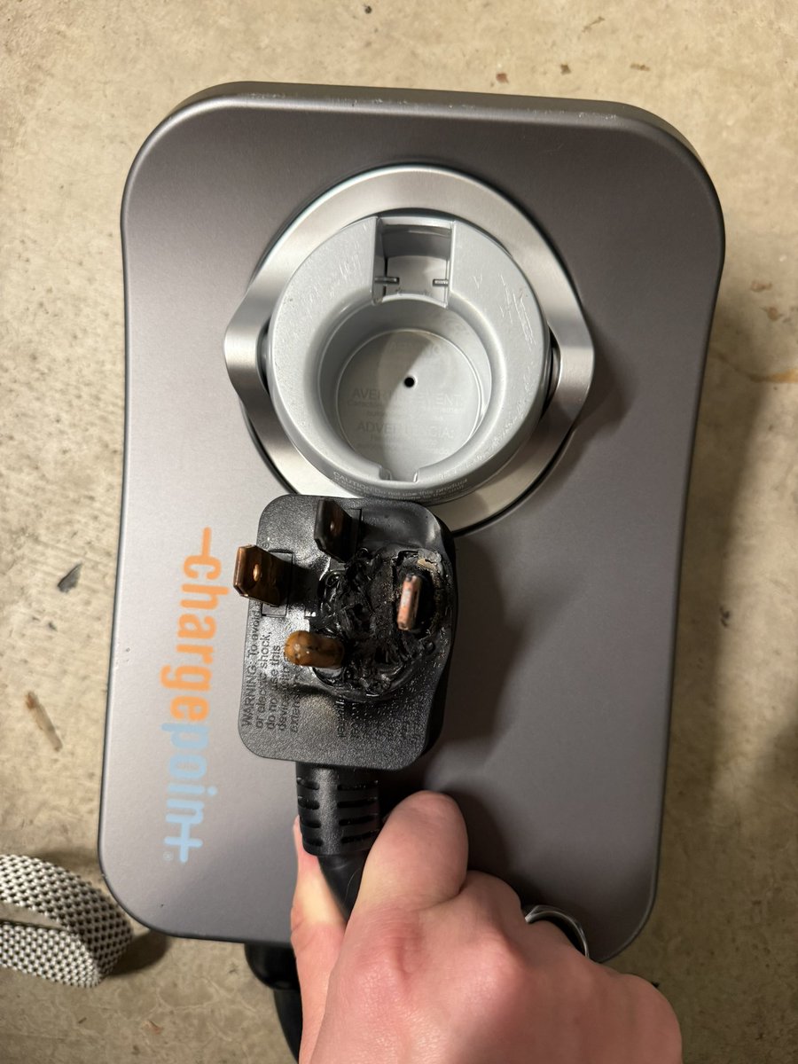 BraydonSnoddy's tweet image. Well, the common anti-EV fire risk argument happened to us. 10:30pm and I’m at work at the hospital 20 miles from home. My phone and watch deliver a critical alarm that the garage @SimpliSafe smoke detector is going off. I call my partner who is sleeping with our dog above the…