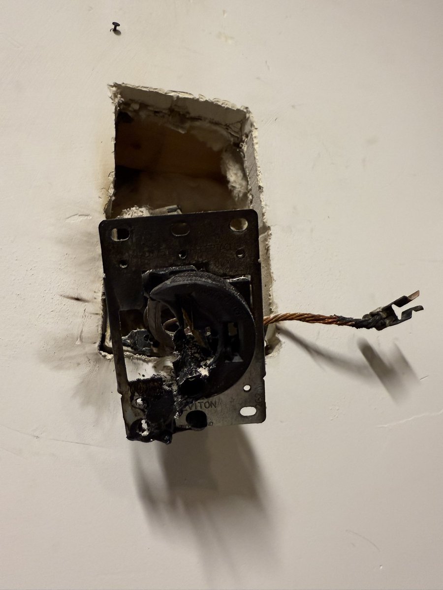 BraydonSnoddy's tweet image. Well, the common anti-EV fire risk argument happened to us. 10:30pm and I’m at work at the hospital 20 miles from home. My phone and watch deliver a critical alarm that the garage @SimpliSafe smoke detector is going off. I call my partner who is sleeping with our dog above the…
