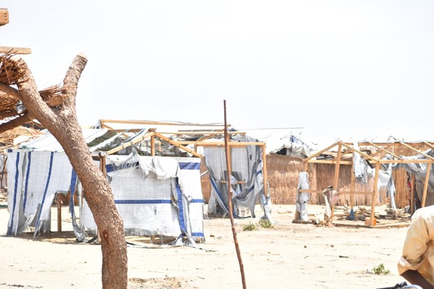 OchaCameroon's tweet image. Between 1 -8 June 2025, violent winds and rain have damaged the shelters of 413 displaced households at the Blangoua Bâche IDP settlement in Logone et Chari division, Far North #Cameroon. The site hosts 10k internally displaced persons. 
@OCHAROWCA 
@UNOCHA
