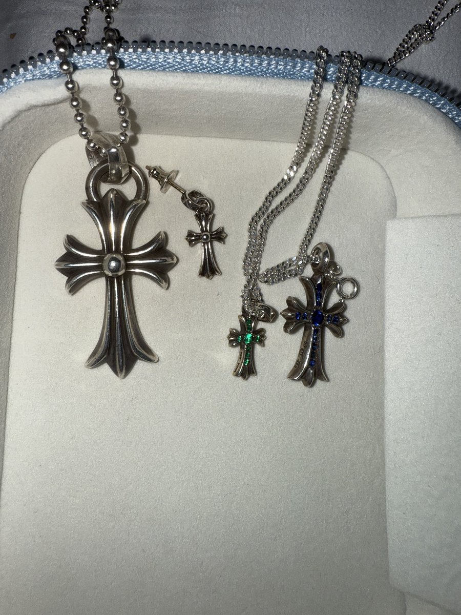 Lowkey wanna sell these cuz idk why I spent 11k on jewelry 🤣