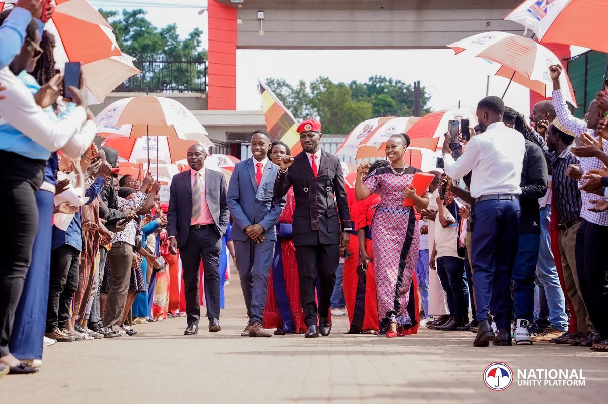KawalyaAbubakr's tweet image. Our President @HEBobiwine has today noon submitted his expression of interest forms to lead our revolution as the vision bearer and flag holder for our party presidential flag. I’m glad that he will yet again lead our cause as we strive to achieve the NEW UGANDA we envision.…