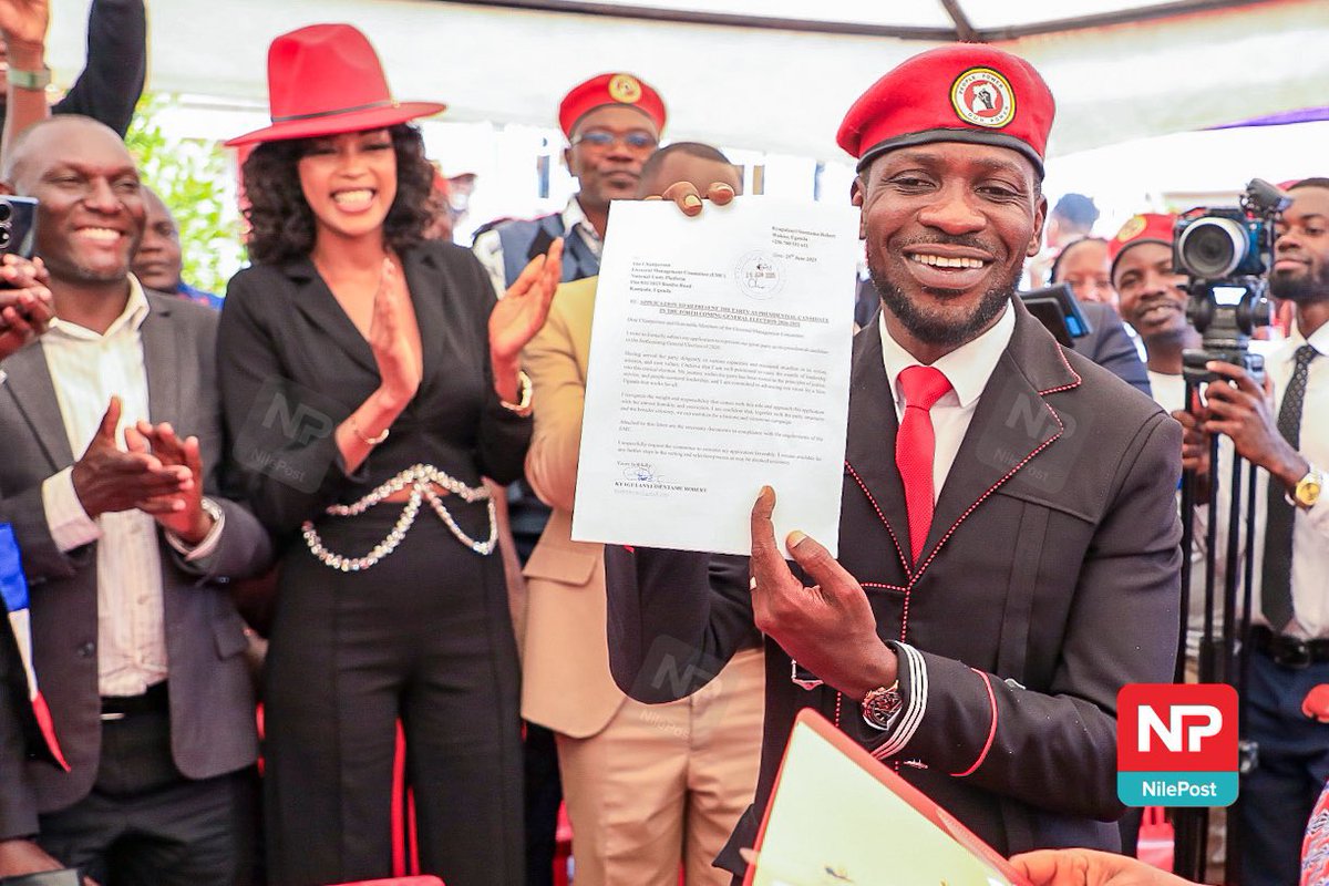 KawalyaAbubakr's tweet image. Our President @HEBobiwine has today noon submitted his expression of interest forms to lead our revolution as the vision bearer and flag holder for our party presidential flag. I’m glad that he will yet again lead our cause as we strive to achieve the NEW UGANDA we envision.…