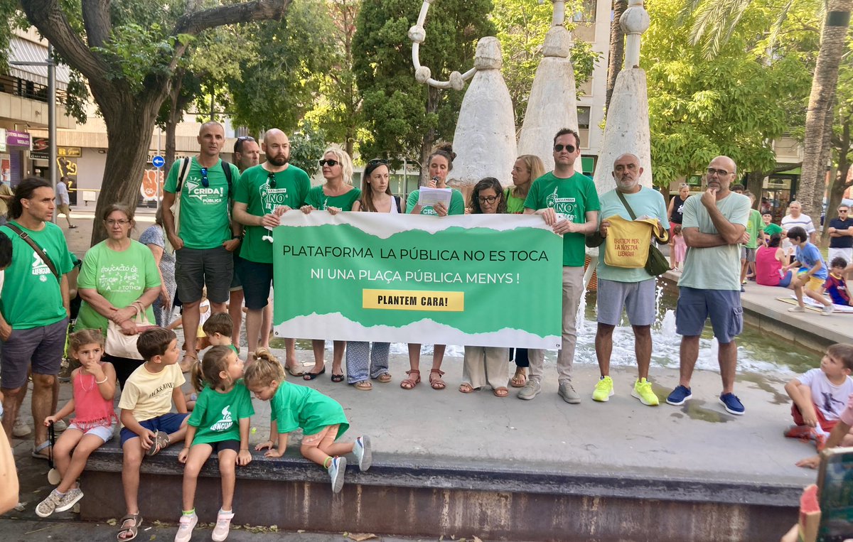 NI UNA PLAÇA PÚBLICA MENYS !