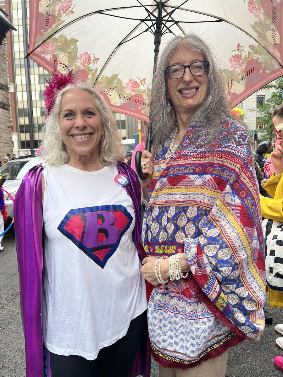 Here are a few more highlights from Boston Pride! ✨ Loved seeing the all the spirit, including this fantastic "bi flag man" bringing the energy! And it was truly special to connect with the amazing Grace Sterling Stowell from BAGLY.

#BostonPride #PrideMonth #BiPride #LGBTQ