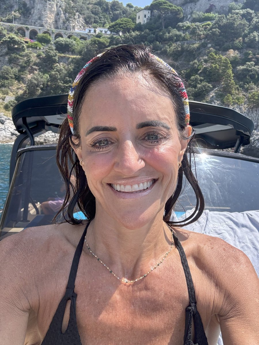 You don’t have to wait until the next milestone to celebrate.
Pause. Breathe. Laugh.
Call a friend. Dance in the kitchen.
Joy is the growth.
Live fully—right here, right now.
🌿 Growth happens today. #PerformanceMindset #LiveOnPurpose