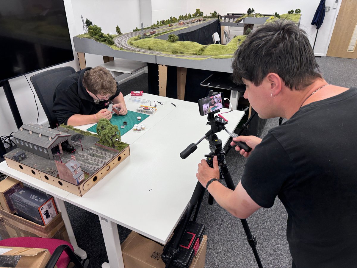 📺 The next Key Model World video series launches this Friday at 8pm! The team is taking on a challenge to build four dioramas. Tune in from this Friday and don't forget you can watch ALL our series so far exclusively on Key Model World here  🎥 📺 😀: keymodelworld.com/model-railway-…