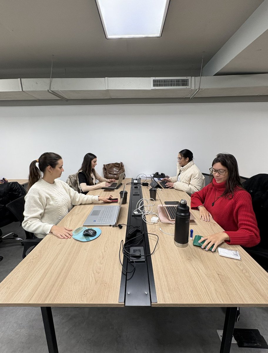 We support remote work, but nothing beats connecting in-person 👥

This week, our team leaders came together to share ideas 'in real life' at our coworking office in Buenos Aires!