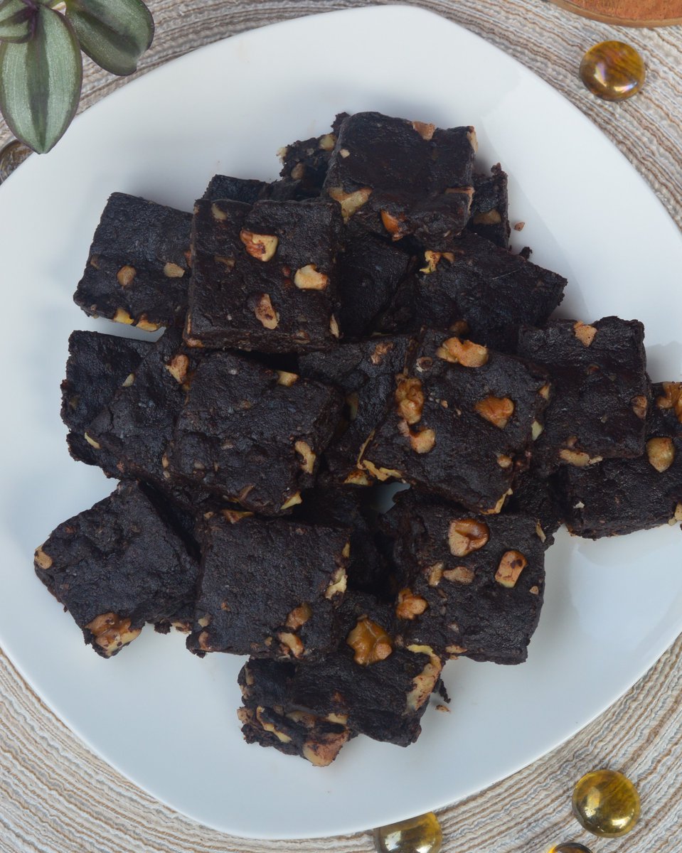 I’ve been making these No Bake brownies for over 10 years, and they’re still my go-to for a healthy summer treat. No sugar needed to make them delicious!
simpleglutenfreekitchen.com/2012/06/no-bak…