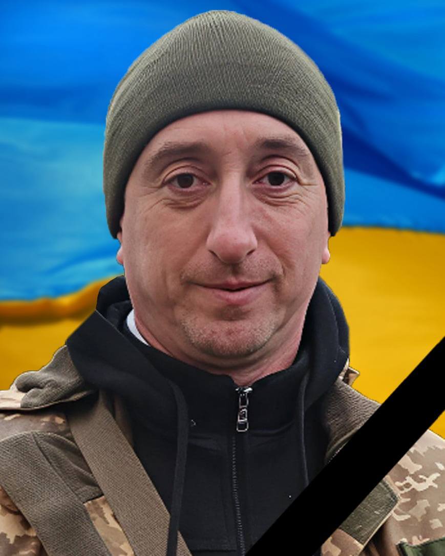 Кам’янське втратило ще одного Героя.

17 червня поблизу н.п. Ульянівка на Сумщині, захищаючи українську землю від загарбників, загинув солдат Олександр Бабушкін, 1979 р.н.
У серпні 2022 року став на захист України та її народу. У нього залишилися мати, дружина, син та брат.