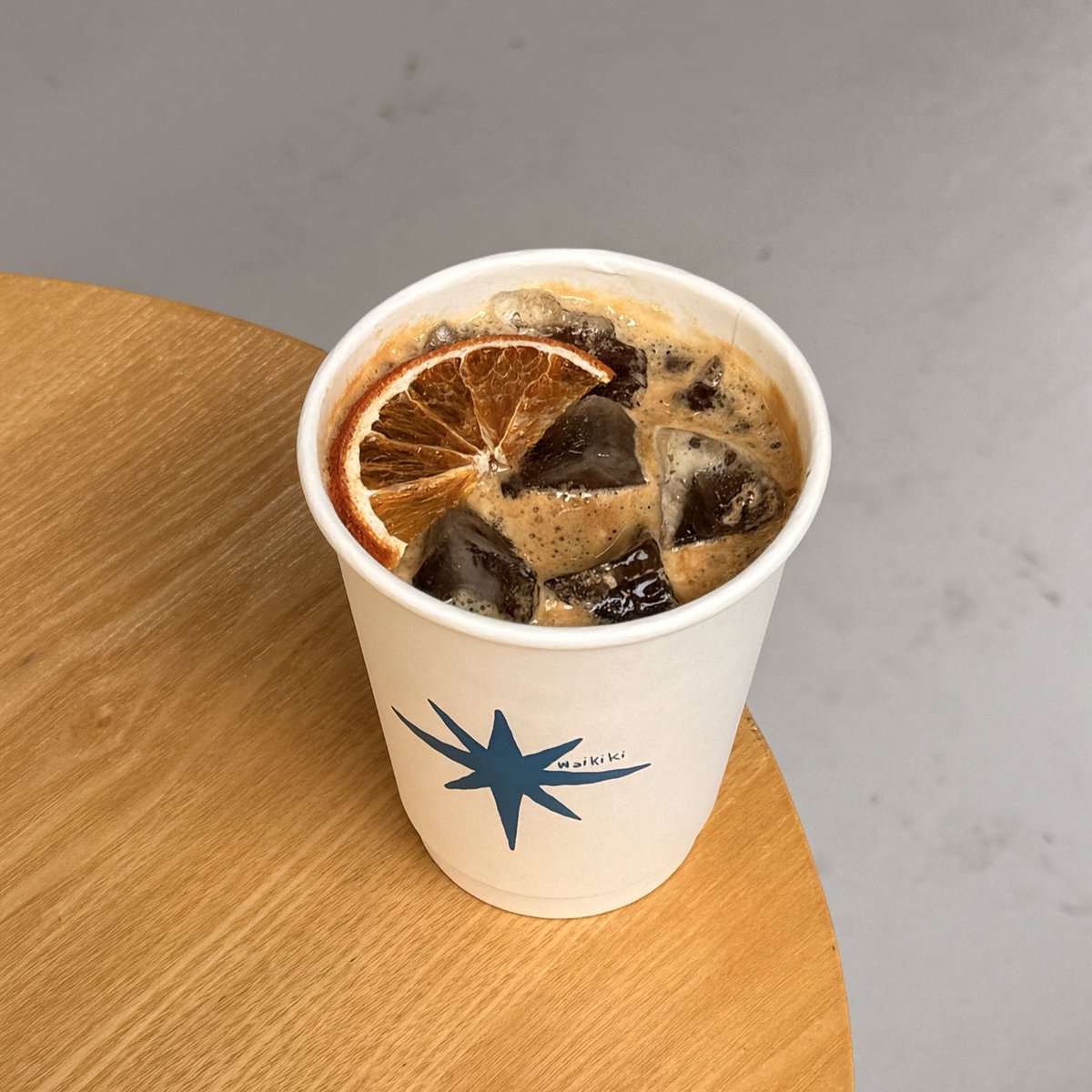 catto__'s tweet image. 🏝️🐚🌞 วันก่อนไปทำงานที่หัวหินมา 5 วัน รู้สึกเหมือนได้ไป explore หัวหินในมุมใหม่ๆ ที่ไม่ใช่อยู่แค่ริมชายหาด เลยอยากมาแชร์ 10 สถานที่ ที่เรา selected มาให้ ทั้งที่กิน ร้าน local ที่เที่ยว ที่พักผ่อน เผื่อใครแพลนไปหัวหิน และอยากหาอะไรทำ หาอะไรกิน เซฟไปได้เลย 
👇🏼