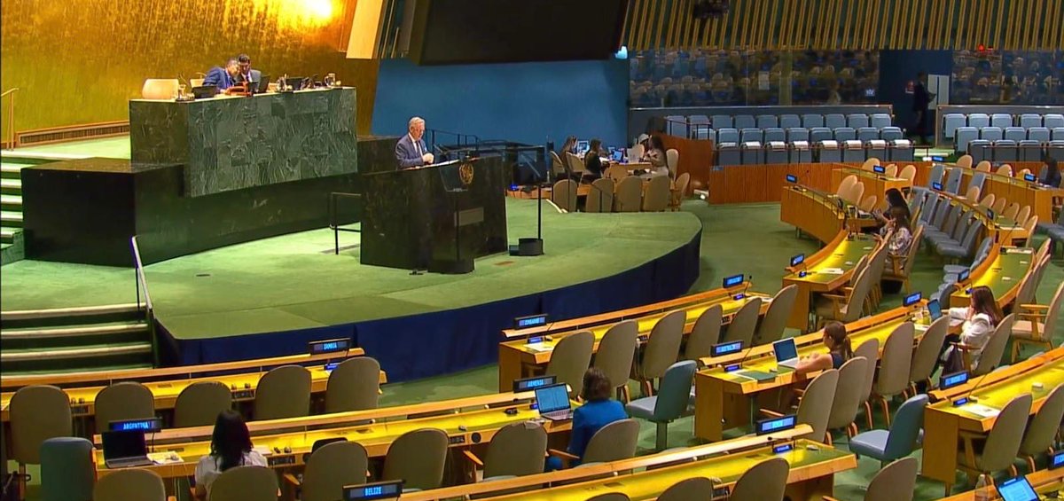 Protection from genocide, war crimes, ethnic cleansing and crimes against humanity is imperative in times of growing tensions and conflicts. 
At today’s GA debate 🇵🇱 calls for full implementation of the principle of Responsibility to Protect established 20 years ago.
