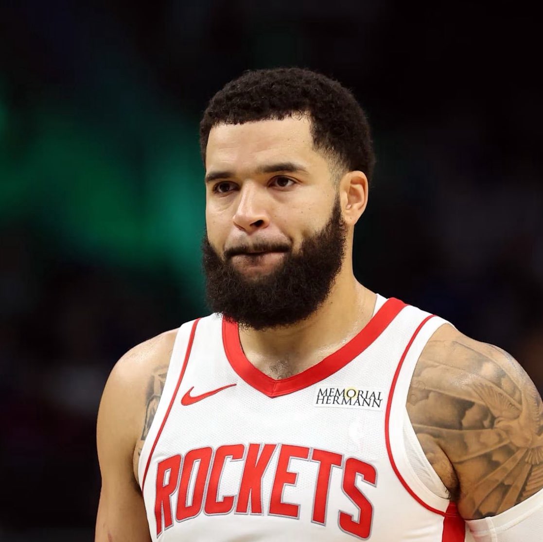 Los Rockets siguen haciendo las cosas muy bien en los despachos.

Después de rechazar su Opción de Equipo por valor de 44,9 M$, la franquicia de Houston firmará un nuevo contrato a Fred VanVleet por 2 temporadas y 50M$.

Con esto, los Rockets ahorran una cantidad sustancial de