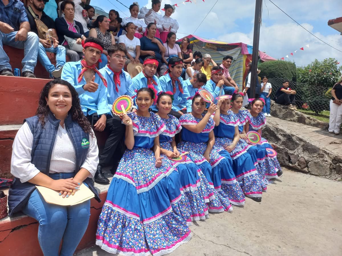 Edomex_TBC's tweet photo. ¡Tradición, ritmo y orgullo en cada paso!
Vivimos un emocionante Encuentro de Danza y Baile Folclórico con la participación de los planteles de la Zona 13 de TBC.

Gracias a cada plantel por su entrega y talento.
¡Así se vive la educación integral! #OrgullosamenteTBC https://t.co/0F48cRx9ux