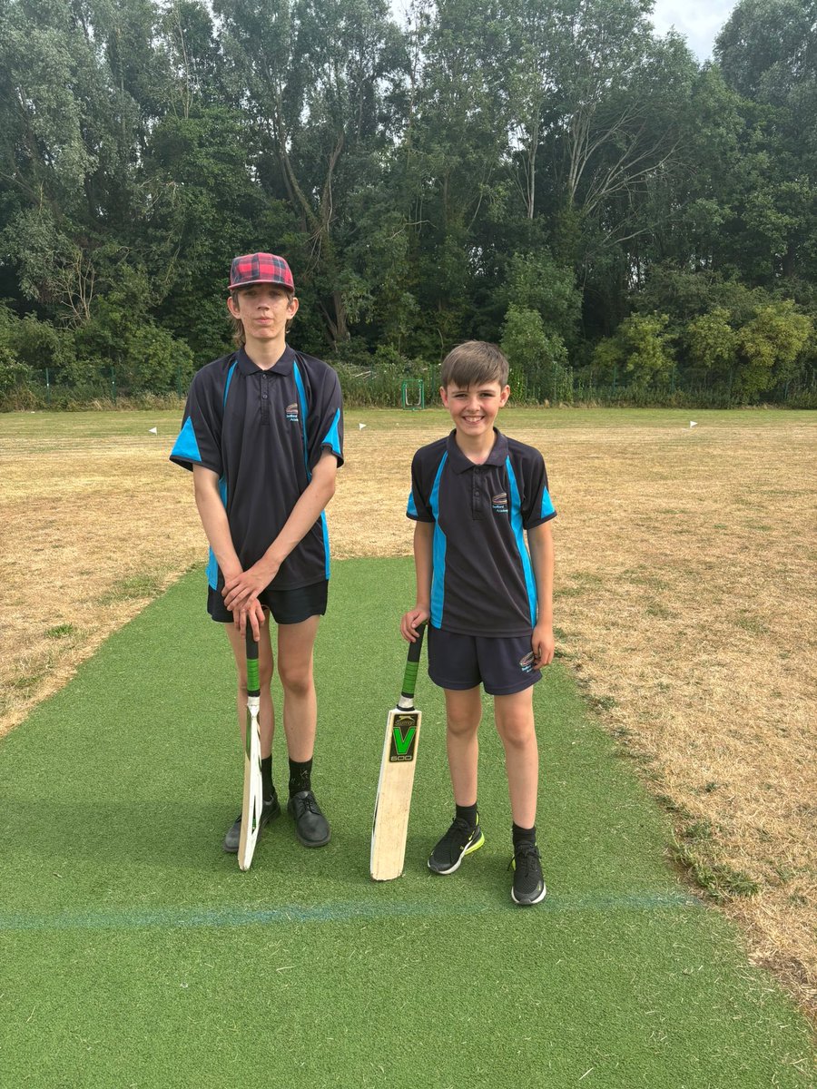 After a strong opening partnership for CN - both batsman retired 25*, we battled back and got back into the game! Gustaw and Max both top scored with 18 each! Despite this we ended up losing by just 5 runs. Great effort from a combined 7/8 side 🏏