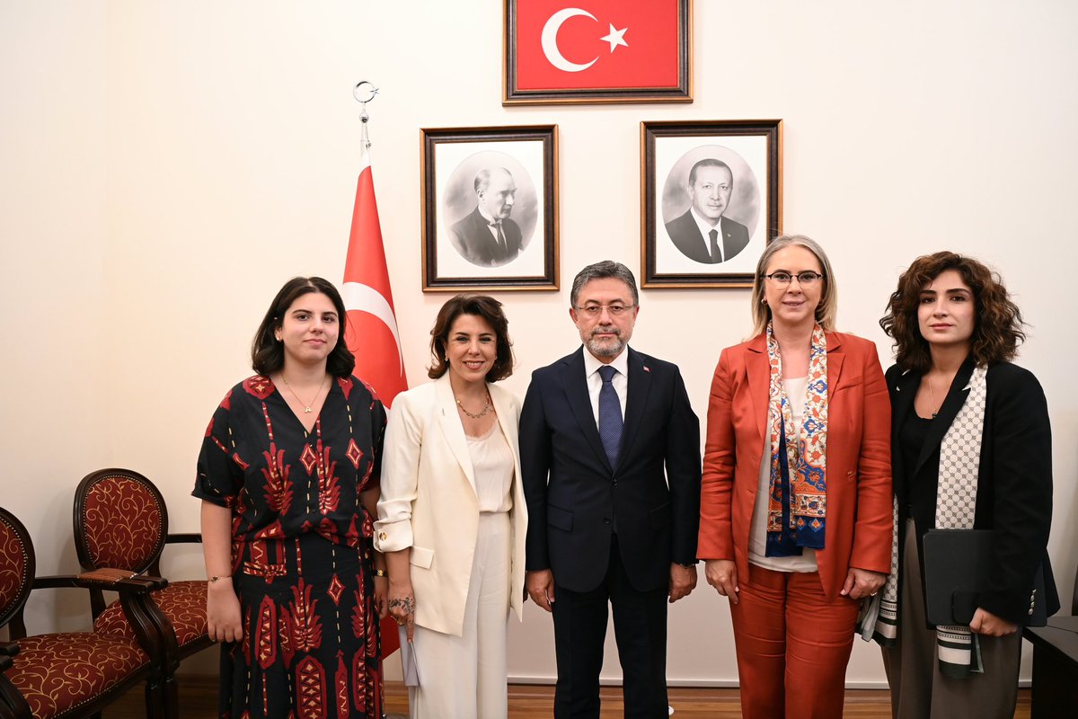 Ceyda Bölünmez Çankırı (@ceydabc35) on Twitter photo 📍TBMM
Tarım ve Orman Bakanımız Sn. <a href="/ibrahimyumakli/">İbrahim Yumaklı</a>’yı, Cumhurbaşkanlığı Sosyal ve Gençlik Politikaları Kurulu Üyesi, Sosyal Girişimci Şef Sn. <a href="/EbruBaybara/">Ebru Baybara Demir</a> ile ziyaret ettik.
Sayın Bakanımıza nazik kabulleri için teşekkür ediyoruz. 📍TBMM
Tarım ve Orman Bakanımız Sn. <a href="/ibrahimyumakli/">İbrahim Yumaklı</a>’yı, Cumhurbaşkanlığı Sosyal ve Gençlik Politikaları Kurulu Üyesi, Sosyal Girişimci Şef Sn. <a href="/EbruBaybara/">Ebru Baybara Demir</a> ile ziyaret ettik.
Sayın Bakanımıza nazik kabulleri için teşekkür ediyoruz.