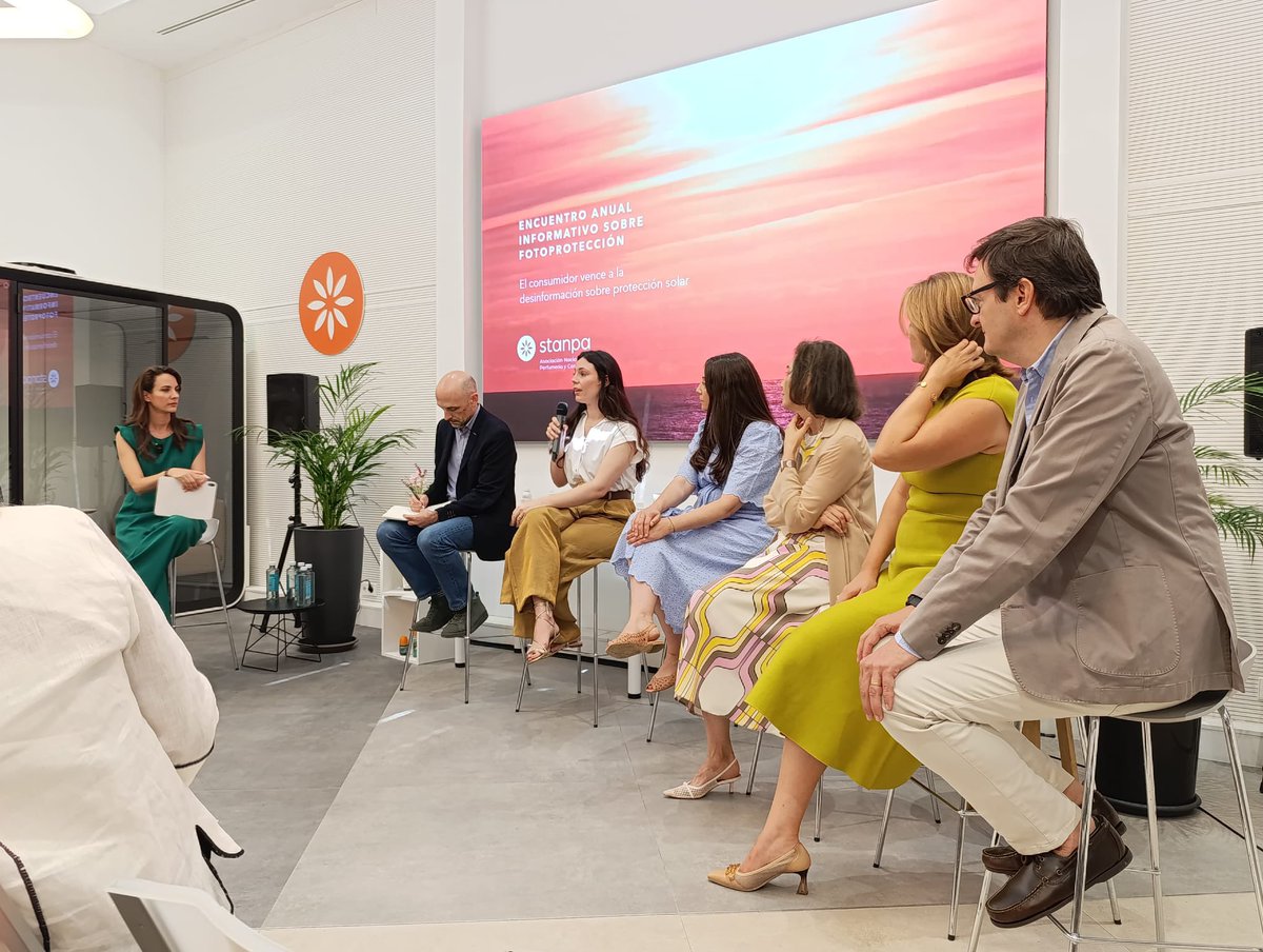 comunicancer's tweet photo. 📢 Hoy hemos participado en el encuentro  de @stanpa_es aportando claves sobre #comunicación y #fotoprotección

Un espacio de diálogo con voces expertas como @Dra_Gilaberte (AEDV), @tomasmuret (CGCOF), Rosario Sánchez (AEMPS), @BorjaDiazMerry(RTVE Verifica), Laura del Horno(AECC) https://t.co/P7RzocdSvu