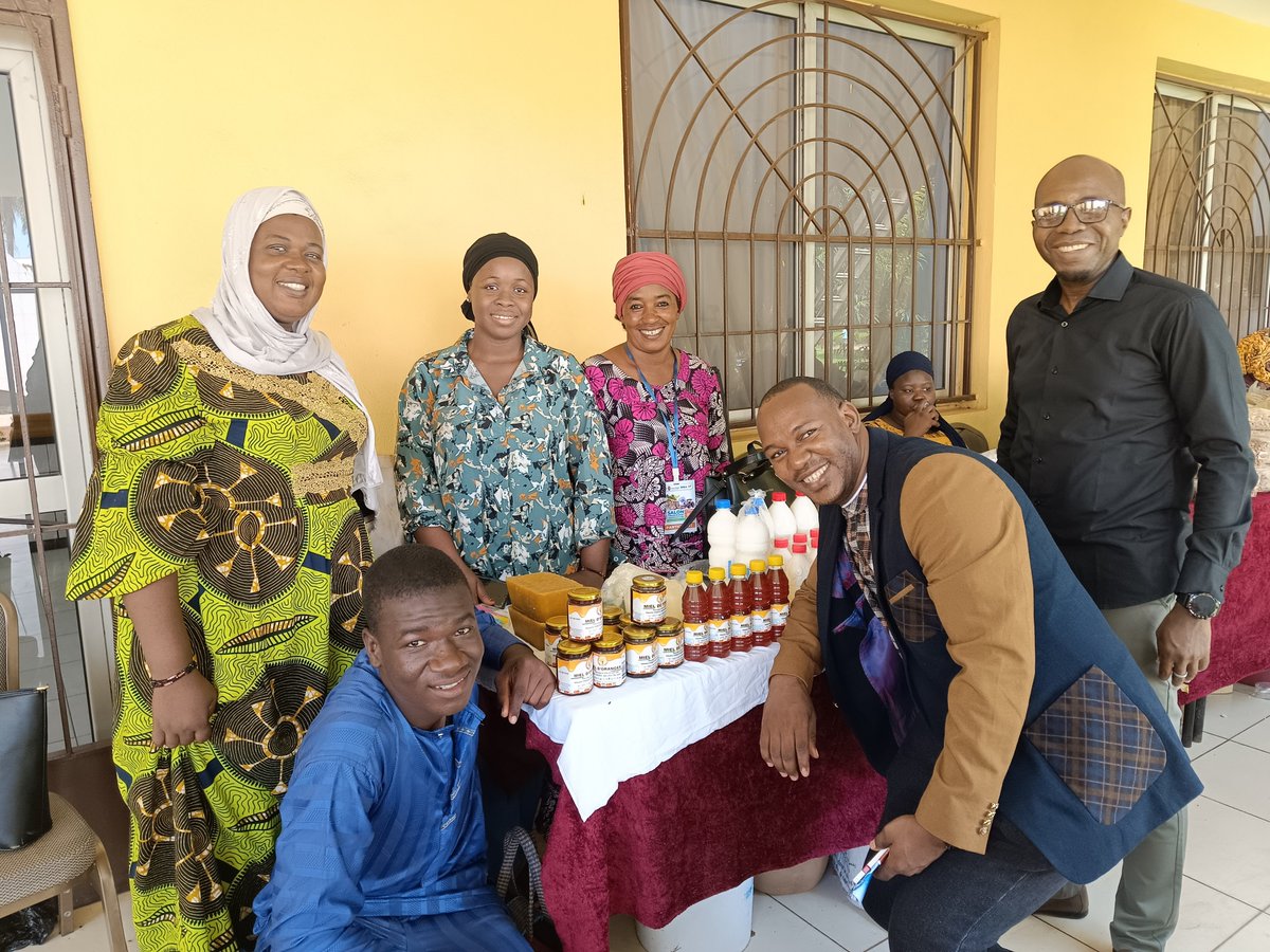 SCALE_2's tweet photo. 2SCALE a porté haut les couleurs de l’#AgrobusinessInclusif lors du #FINAGRI2025 à Bamako 🇲🇱
✔️ Modèle d’accès aux intrants innovant
✔️ Promotion des produits locaux
✔️ Rencontres B2B fructueuses
#2SCALE #PME #FinancementAgricole #Mali
@IFDCGlobal @SNVworld @Bopinc @marinadiboma https://t.co/qa9O4naOCr