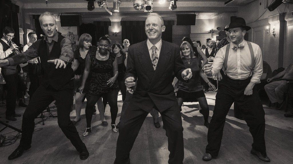 Swing Dance Workshop |  Sat 12 July | 15:00-17:00.  

Book: bit.ly/4nAhXV5

#dance #danceclass #lindyhop #SwingDance #learntodance #danceworkshop #swingmusic #swingtime #jive #jivedancing #jivedance #lindyhoppers #windsorartscentre