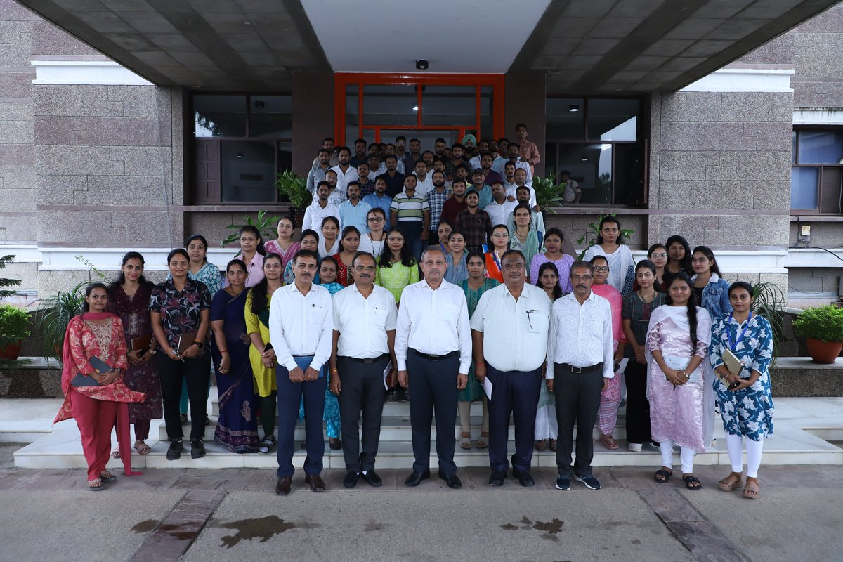 MPTransco's tweet photo. Outsource Employees: An Integral Part of MP Transco-
MD Er. Sunil Tiwari in 'Chai Sang* Samvad' (Dialogue over Tea)

 *आउटसोर्स कर्मी एम.पी. ट्रांसको के अभिन्न अंग:-
चाय संग संवाद में एम.डी. इंजी. सुनील तिवारी https://t.co/rIMjQwKeGR