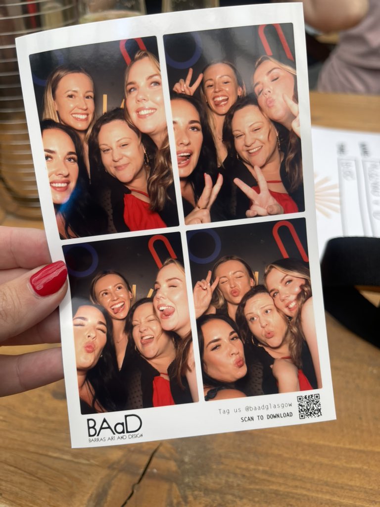 MissSimpsonENG's tweet image. Wouldn’t have survived this year without these wonderful ladies on my side 🤍