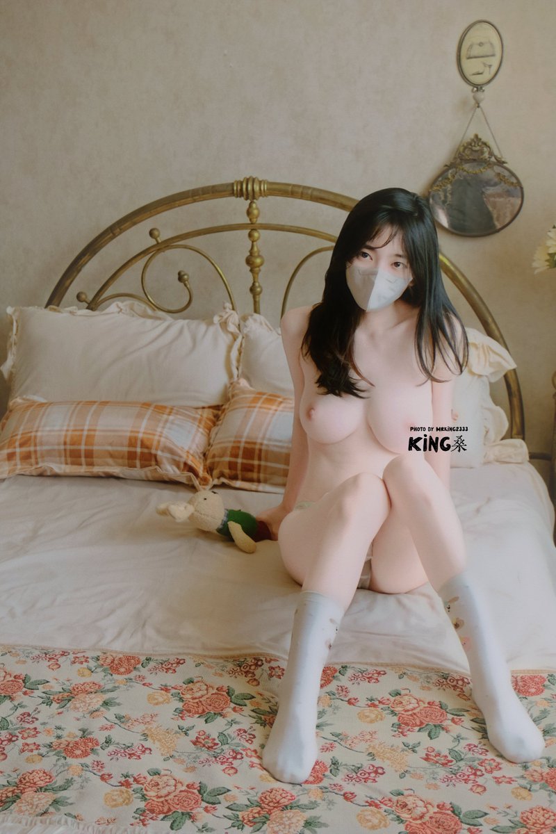 後來的你喜歡了誰我們聊聊天 · 壹
📷：我  
👸：<a href="/HcKfad/">枞下</a>
🧛‍♀️：<a href="/IES_anh/">IES</a>