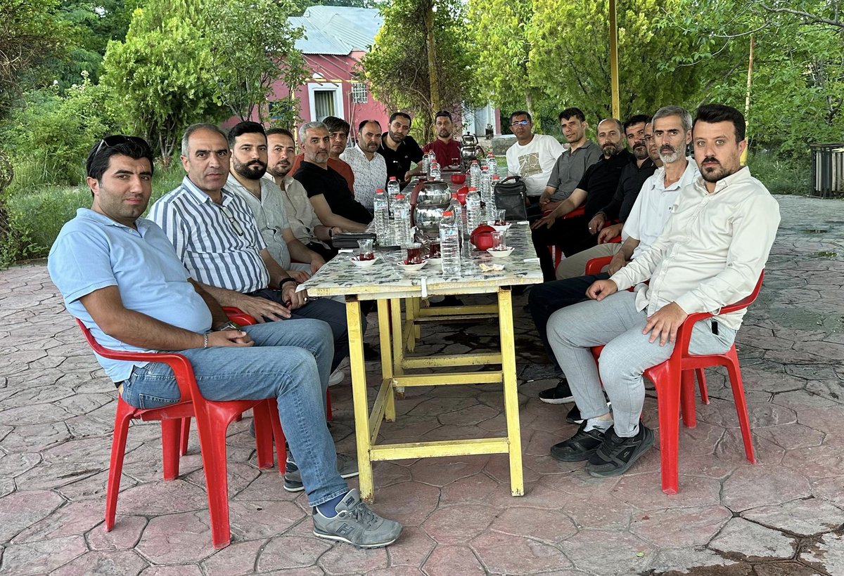 ebselazig1's tweet photo. 📍Palu
İlçe Başkanları toplantımızı kadim ilçemiz Palu'da gerçekleştirdik. 2024-2025 Eğitim-Öğretim yılındaki sendikal çalışmaları değerlendirdik.

'Yeni Seferler, Yeni Zaferler'
şiarıyla önümüzdeki dönemlerde de yetkimizi perçinlemek adına çalışmalarımızın planlamasını yaptık. Yetkimizi muhafaza etmemizde ve sendikal çalışmalarda üyelerimize ve eğitim çalışanlarına verdikleri pozitif desteklerden ve gayretli çalışmalarından dolayı tüm ilçe başkanlarımıza teşekkür ediyoruz. 
#Elazığ #İyikiEğitimBirsenVar