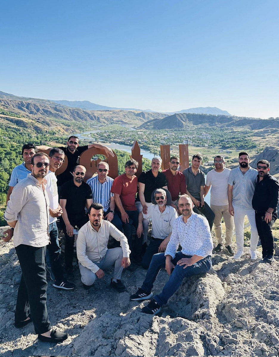 ebselazig1's tweet photo. 📍Palu
İlçe Başkanları toplantımızı kadim ilçemiz Palu'da gerçekleştirdik. 2024-2025 Eğitim-Öğretim yılındaki sendikal çalışmaları değerlendirdik.

'Yeni Seferler, Yeni Zaferler'
şiarıyla önümüzdeki dönemlerde de yetkimizi perçinlemek adına çalışmalarımızın planlamasını yaptık. Yetkimizi muhafaza etmemizde ve sendikal çalışmalarda üyelerimize ve eğitim çalışanlarına verdikleri pozitif desteklerden ve gayretli çalışmalarından dolayı tüm ilçe başkanlarımıza teşekkür ediyoruz. 
#Elazığ #İyikiEğitimBirsenVar