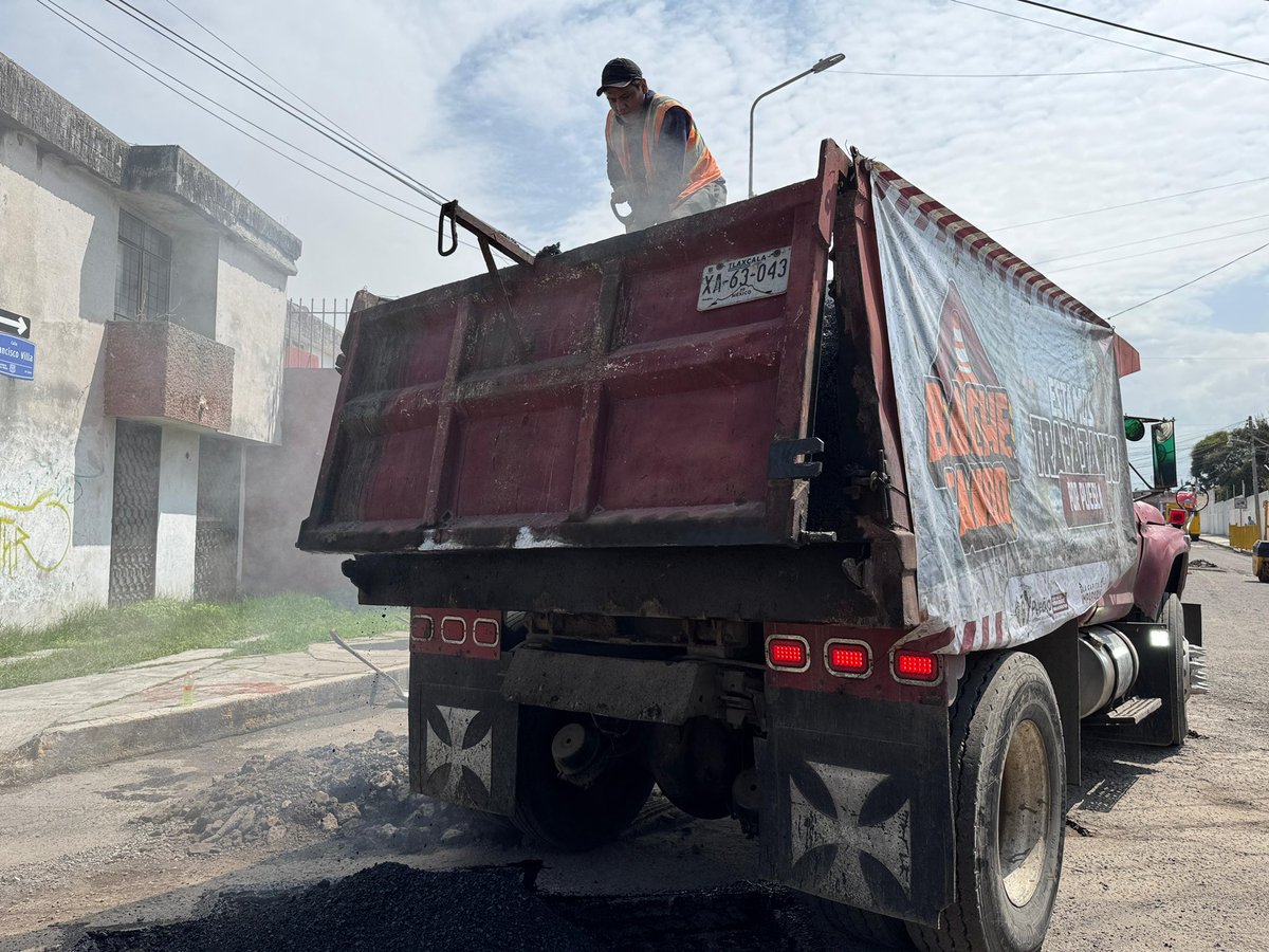 🚧 Supervisamos el avance de #BacheAndoPuebla en la Colonia Adolfo López Mateos, ¡El programa va con todo!

Las cuadrillas no se detienen, estamos atendiendo la mayor cantidad de reportes en esta temporada de lluvias. #LaCapitalImparable🪽