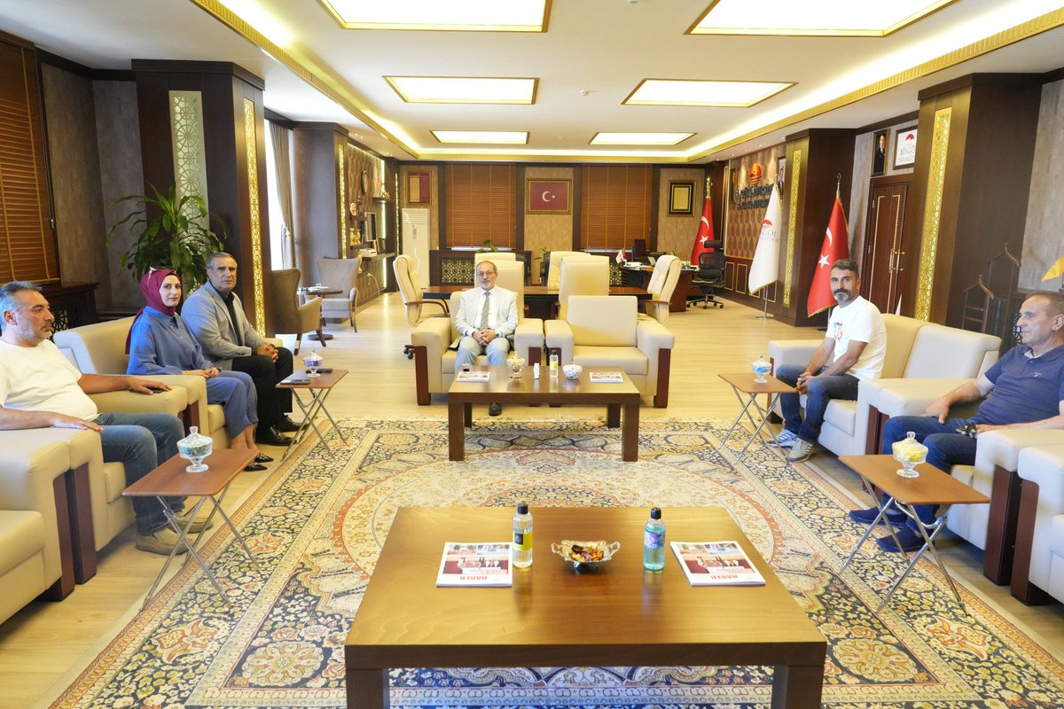 DEVA Partisi Bingöl İl Yönetimi Üniversitemizi Ziyaret Etti

DEVA Partisi Bingöl İl Başkanı Nihat Baraç ve beraberindeki heyet, Üniversitemiz Rektörü Prof. Dr. Erdal Çelik’i makamında ziyaret etti. Gerçekleşen ziyarette üniversitenin çalışmaları ve bölgesel gelişmeye sunduğu