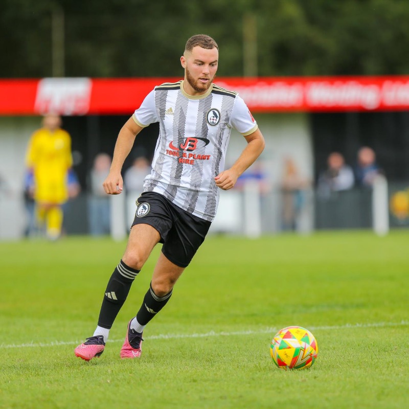 LeamingtonFC's tweet photo. ✍🏼 We're over the moon to confirm the signing of Luke Shaw!

After eight years of trying, we've got our man! 💛

#BackingTheBrakes | #BrakesTogether