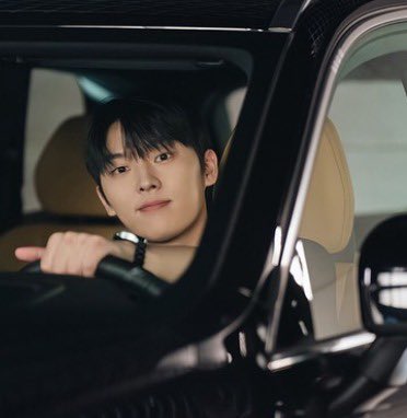 soliarts's tweet image. #shse au
Sieun, certo de que estava prestes a voltar pro amor da sua vida, se vê preso em uma mentira sobre um namorado que não existe.
E quando precisa provar essa mentira, o destino coloca no seu caminho Ahn Suho, um motorista de uber gentil, carismático… e melhor amigo do ex
