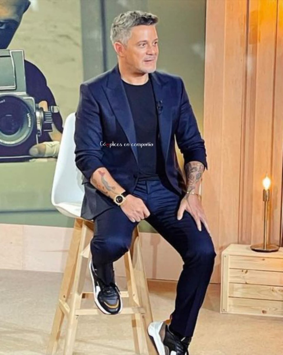 complicesdeASZ's tweet photo. Feliz miércoles 🌞
@AlejandroSanz

. 
 #AlejandroSanz #CómplicesEnCompania #TeníamosQueSer https://t.co/pDcgUe79It