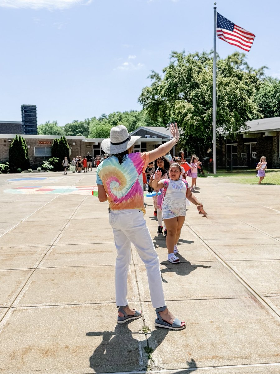 A bittersweet goodbye to an elementary school I have loved! ⁦<a href="/csd_south/">SouthColonieCSD</a>⁩