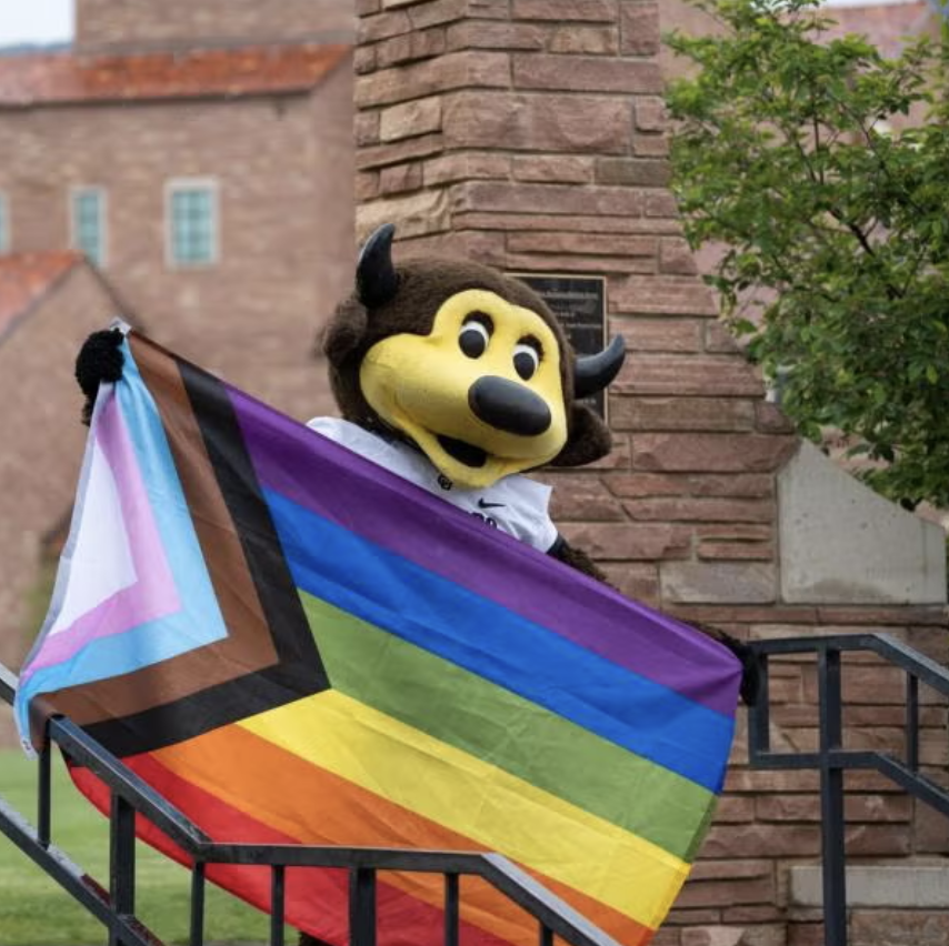 CU Boulder Arts and Sciences (@cuartssciences) on Twitter photo Celebrating love, identity and the power of being unapologetically yourself. 🌈
#PrideMonth #LoveIsLove #BuffsTogether @chipthebuffalo Celebrating love, identity and the power of being unapologetically yourself. 🌈
#PrideMonth #LoveIsLove #BuffsTogether @chipthebuffalo
